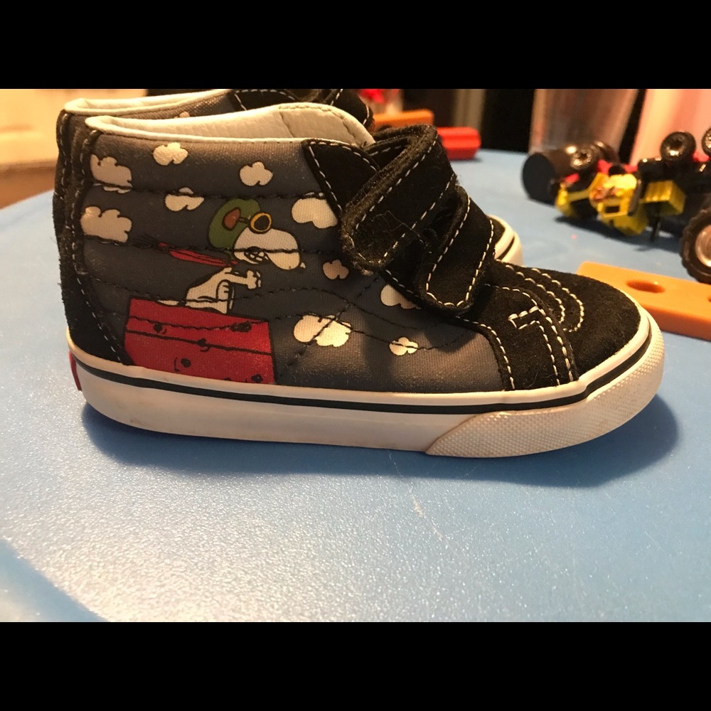 100% Toddler Vans Snoppy Mids. GUC